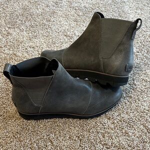 8.5 Sorel Charcoal Leather Textured Boots